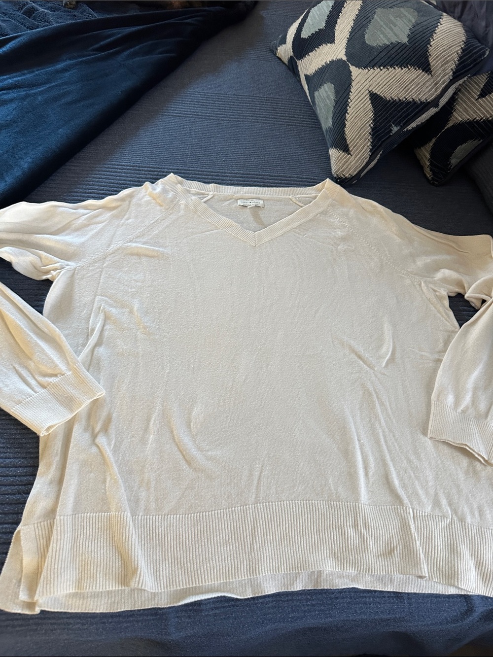 Lucky Brand Women’s xL V-Neck Sweater in white